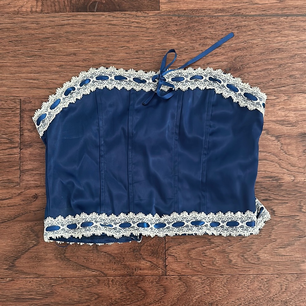 Isabelle’s cabinet my heart satin top navy size small